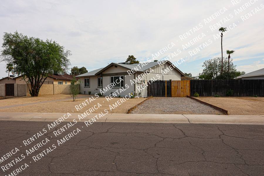 House for rent at 13861 N 48th Ave, Glendale, AZ 85306