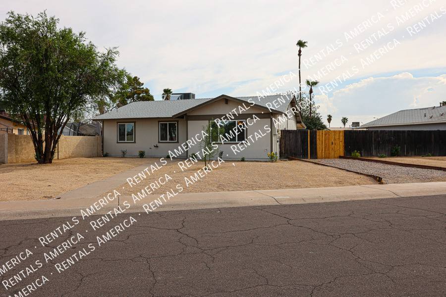 House for rent at 13861 N 48th Ave, Glendale, AZ 85306