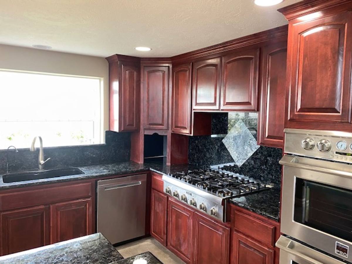 House for rent at 4145 Dry Creek Rd, Medford, OR 97504