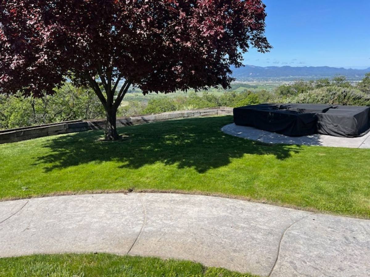 House for rent at 4145 Dry Creek Rd, Medford, OR 97504