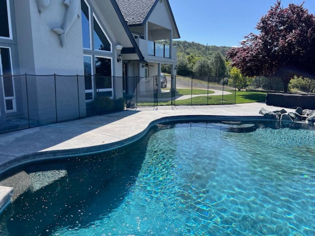 House for rent at 4145 Dry Creek Rd, Medford, OR 97504
