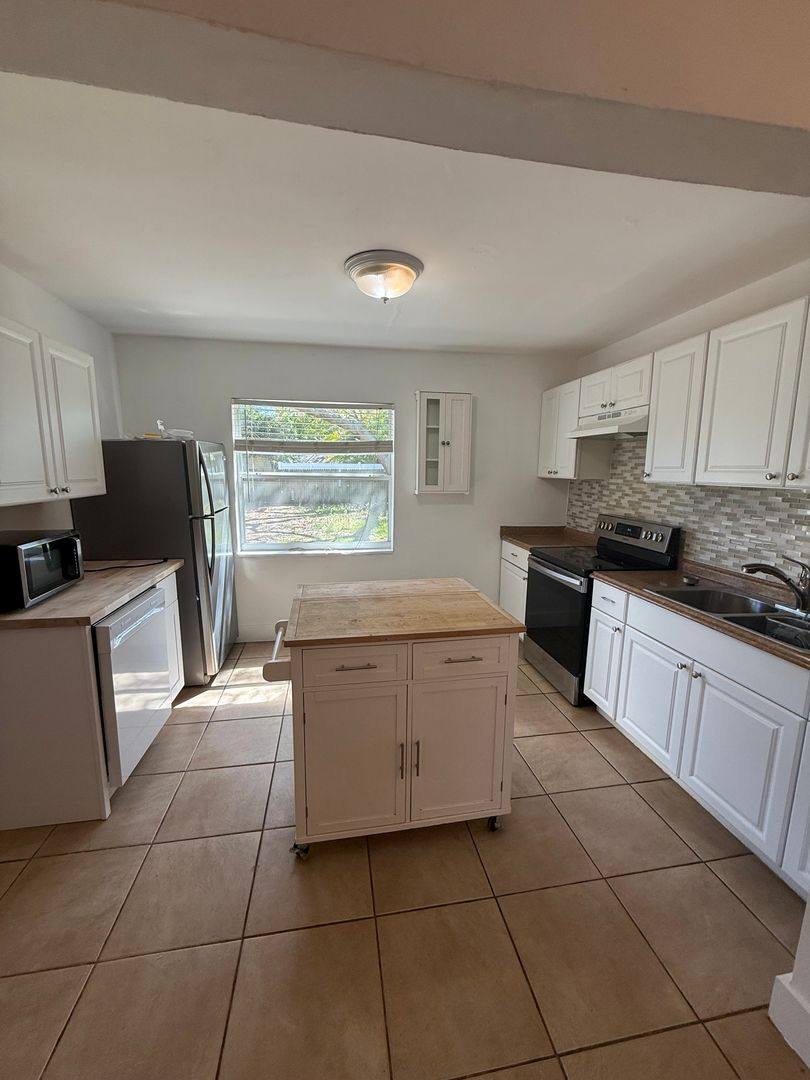 House for rent at 3030 W Napoleon Ave, Tampa, FL 33611