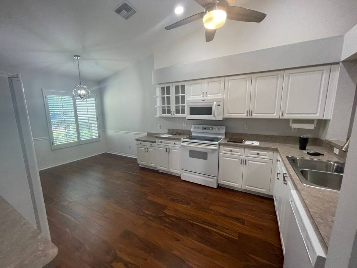 Apartment for rent at 5708 Greenwood Circle, Naples, FL 34112