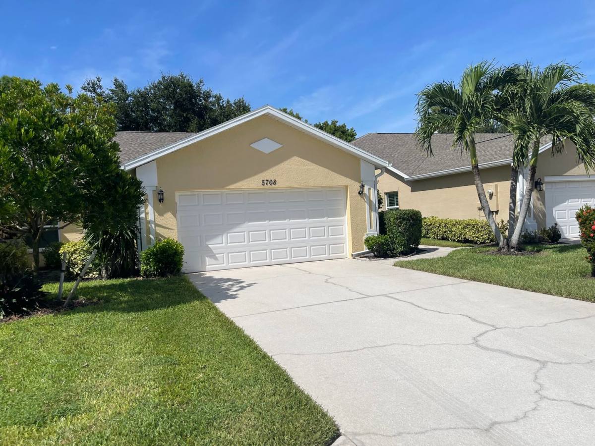 Apartment for rent at 5708 Greenwood Circle, Naples, FL 34112
