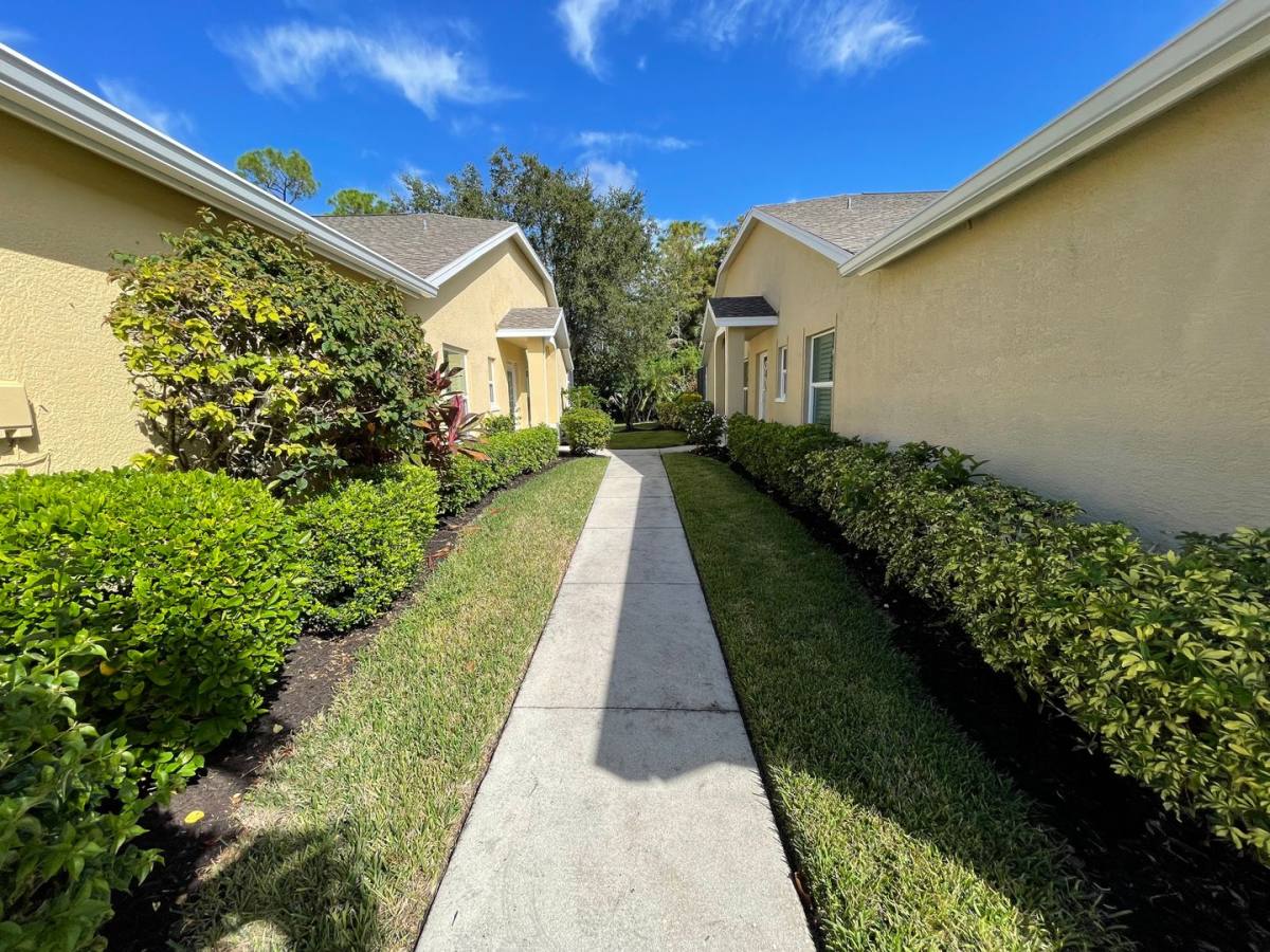 Apartment for rent at 5708 Greenwood Circle, Naples, FL 34112