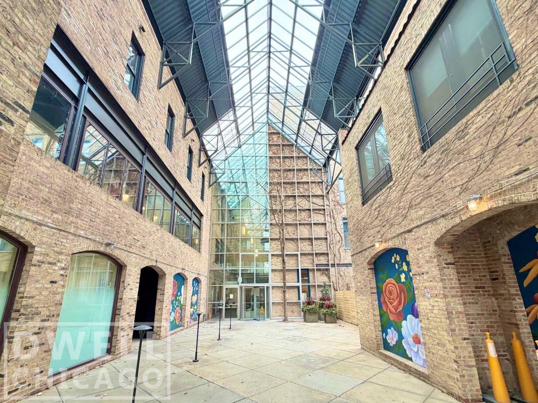 Apartment for rent at 1350 N Wells St, Chicago, IL 60610