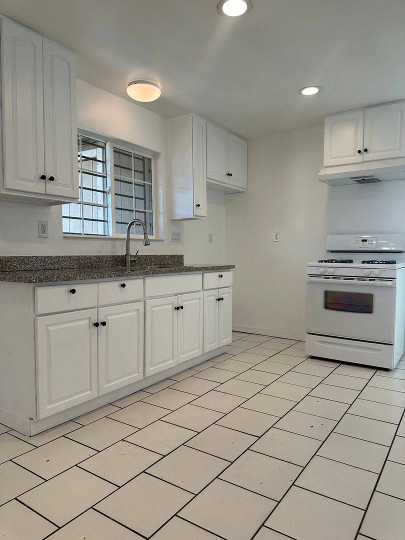 House for rent at 908 Glenn Ave, Modesto, CA 95358