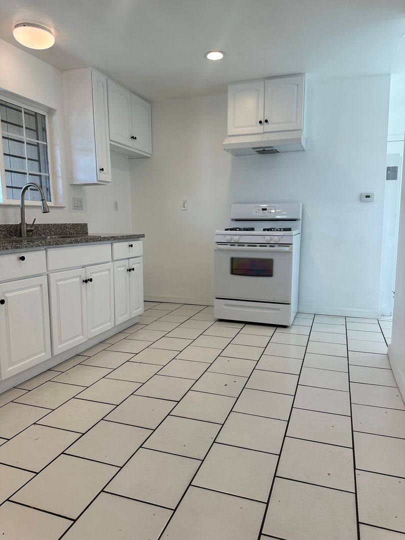 House for rent at 908 Glenn Ave, Modesto, CA 95358