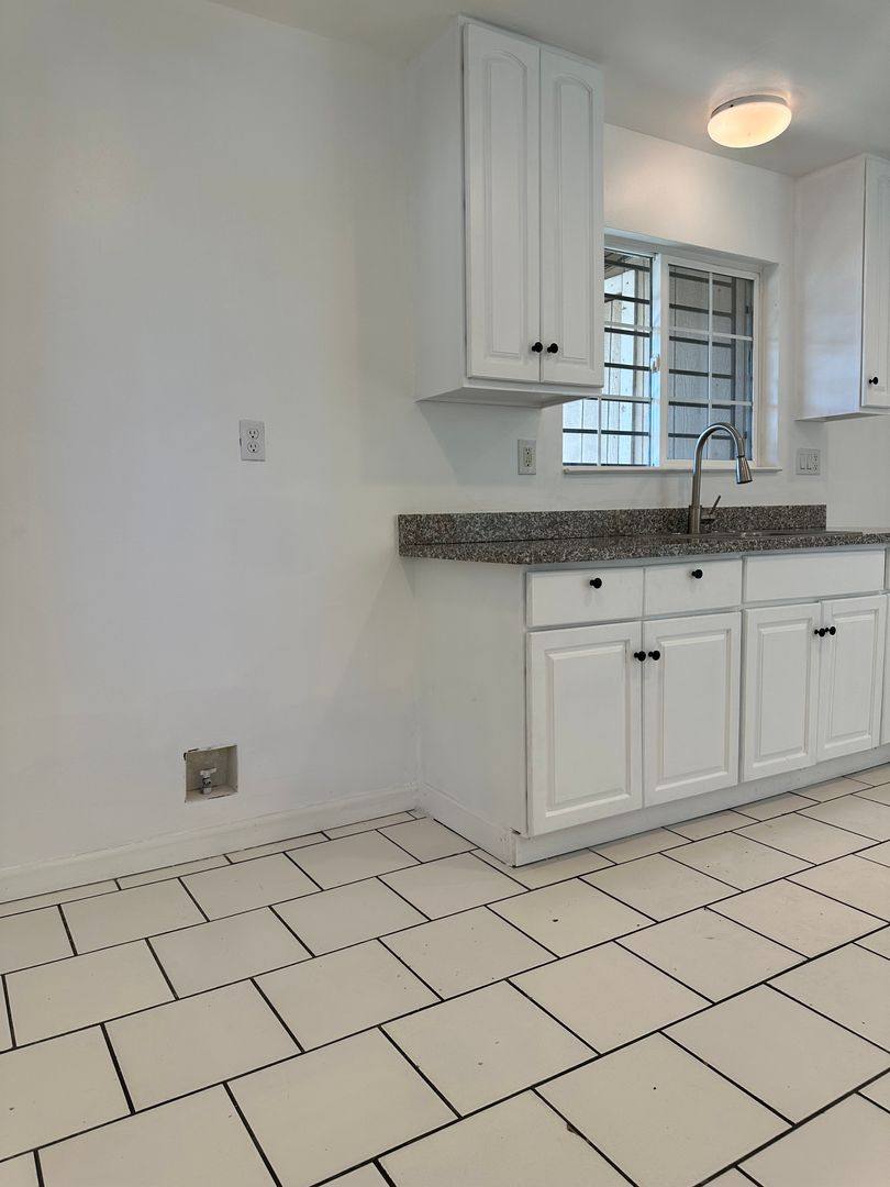 House for rent at 908 Glenn Ave, Modesto, CA 95358