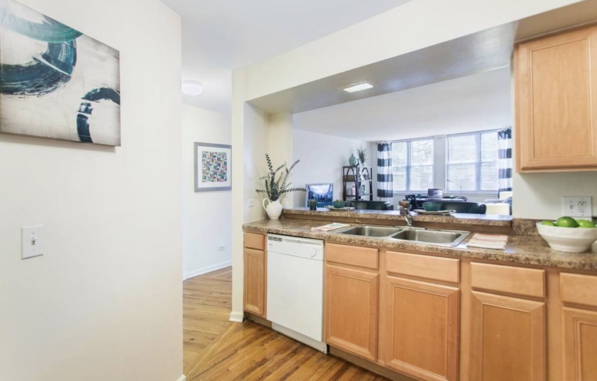 Apartment for rent at 6401 N Sheridan Rd, Chicago, IL 60626
