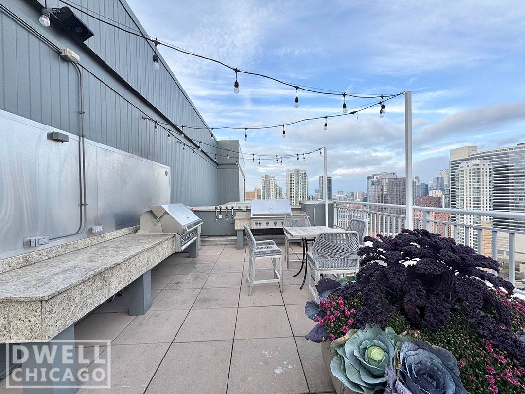 Apartment for rent at 180 N Jefferson St, Chicago, IL 60661