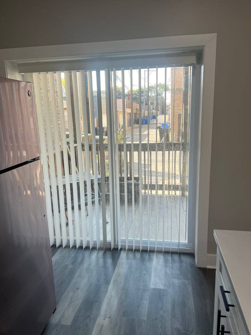 Apartment for rent at 948 N Damen Ave, Chicago, IL 60622