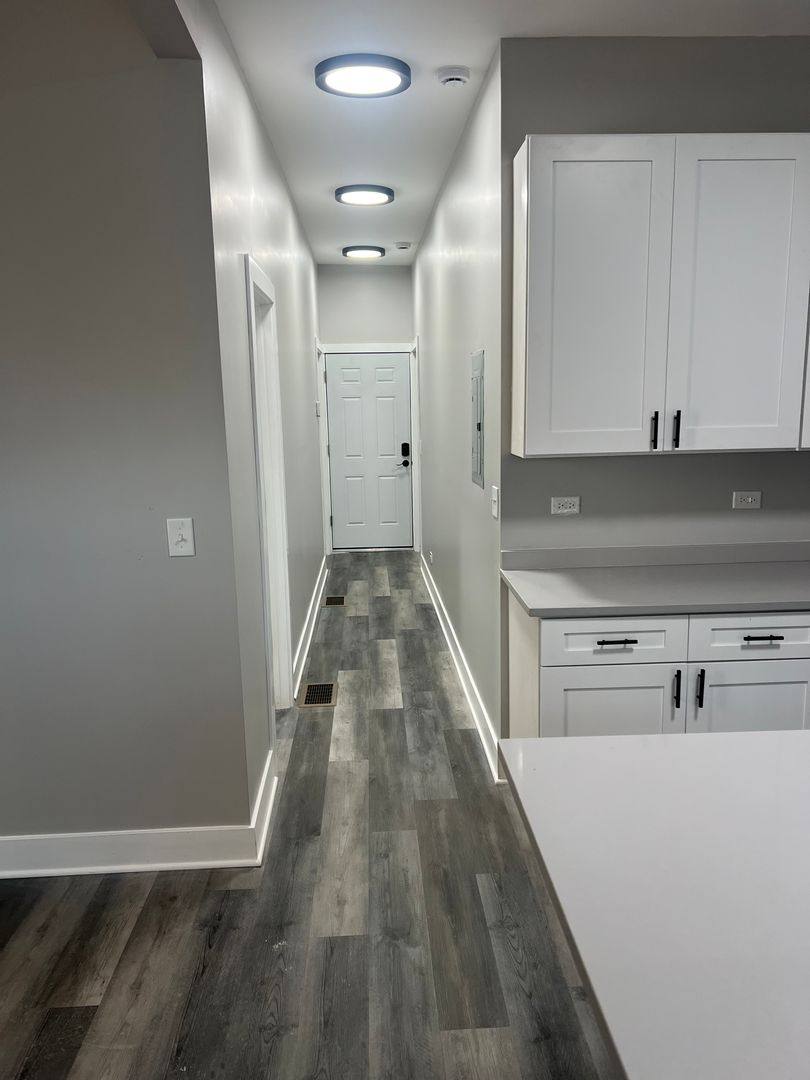 Apartment for rent at 948 N Damen Ave, Chicago, IL 60622