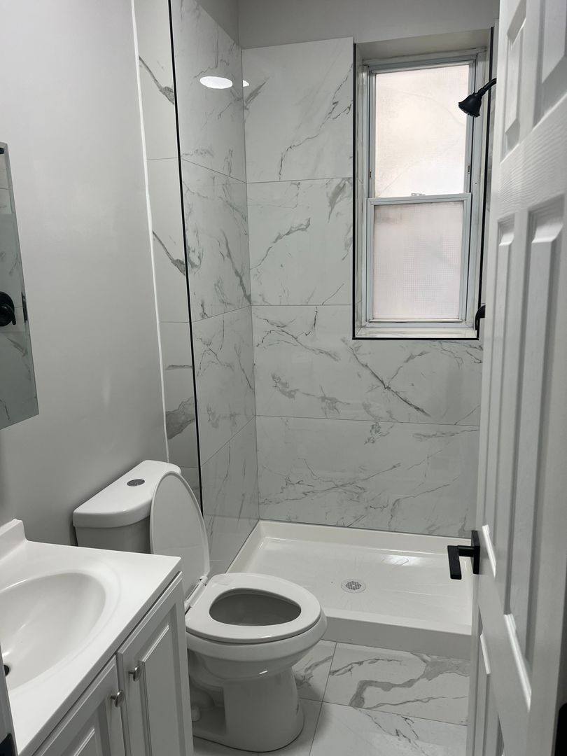 Apartment for rent at 948 N Damen Ave, Chicago, IL 60622