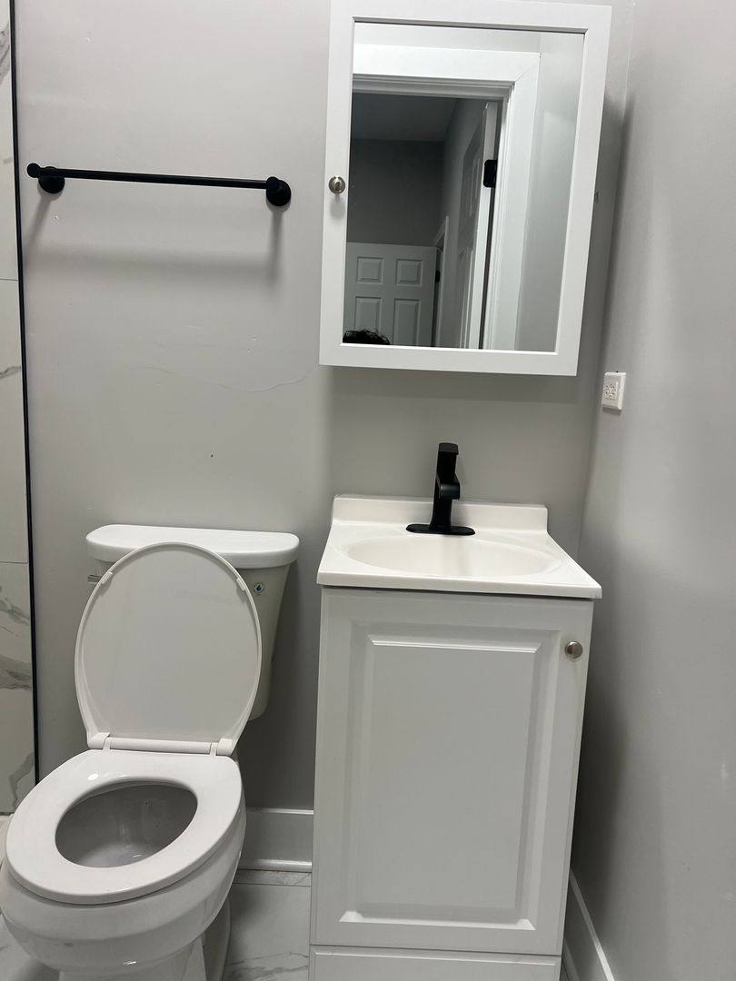 Apartment for rent at 948 N Damen Ave, Chicago, IL 60622