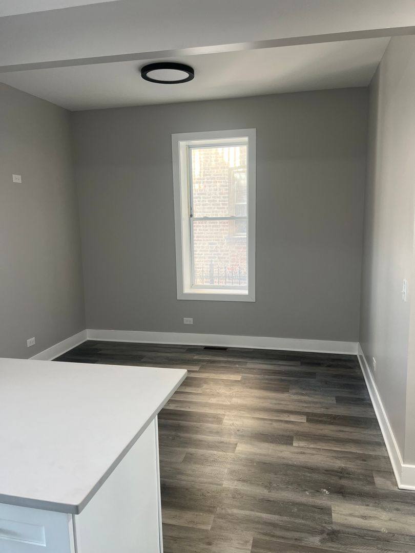 Apartment for rent at 948 N Damen Ave, Chicago, IL 60622