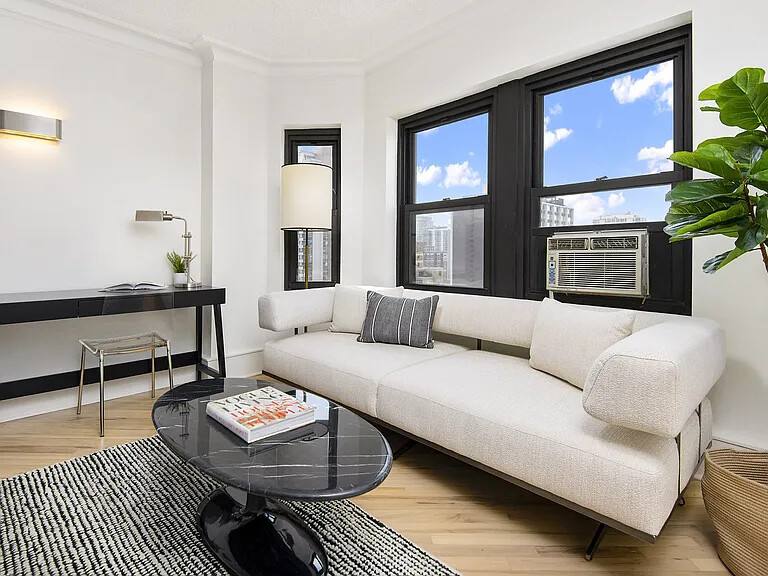 Apartment for rent at 1400 N Lake Shore Dr, Chicago, IL 60610
