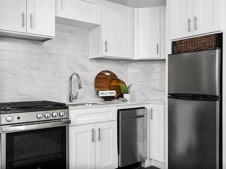 Apartment for rent at 1400 N Lake Shore Dr, Chicago, IL 60610