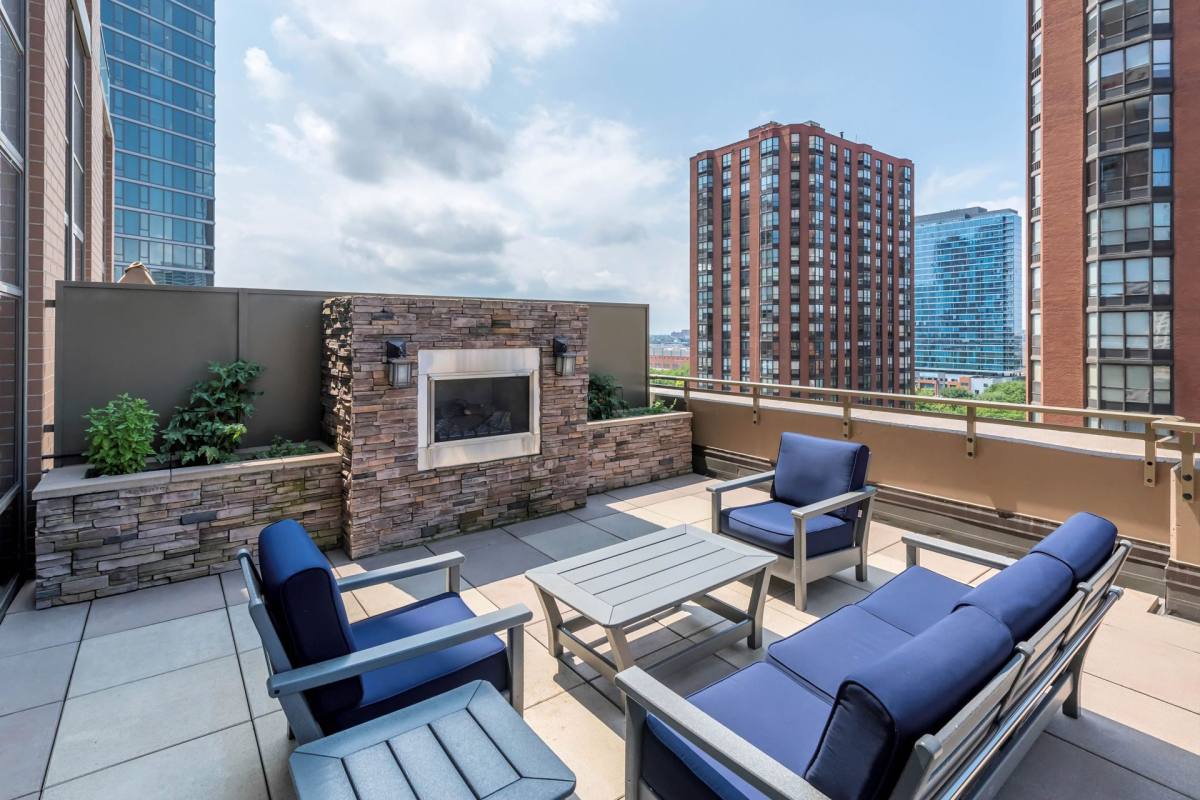 Apartment for rent at 8 E 9th St, Chicago, IL 60605