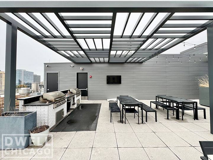Apartment for rent at 4555 N Sheridan Rd, Chicago, IL 60640