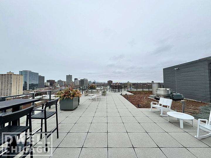 Apartment for rent at 4555 N Sheridan Rd, Chicago, IL 60640