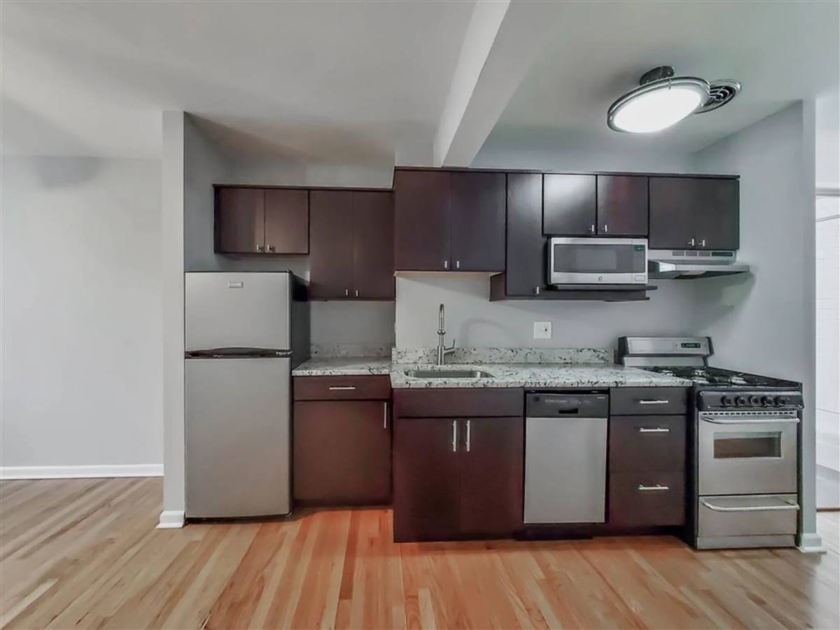 Apartment for rent at 639 W Grace St, Chicago, IL 60613