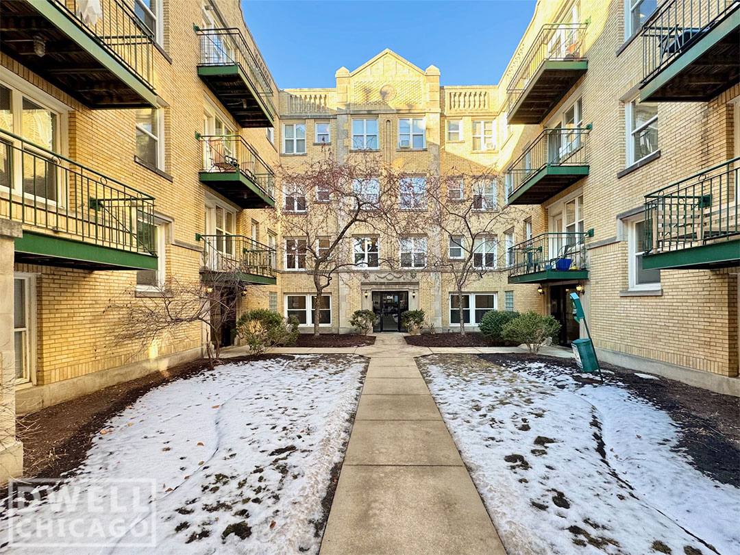 Apartment for rent at 910 W Dakin St, Chicago, IL 60613