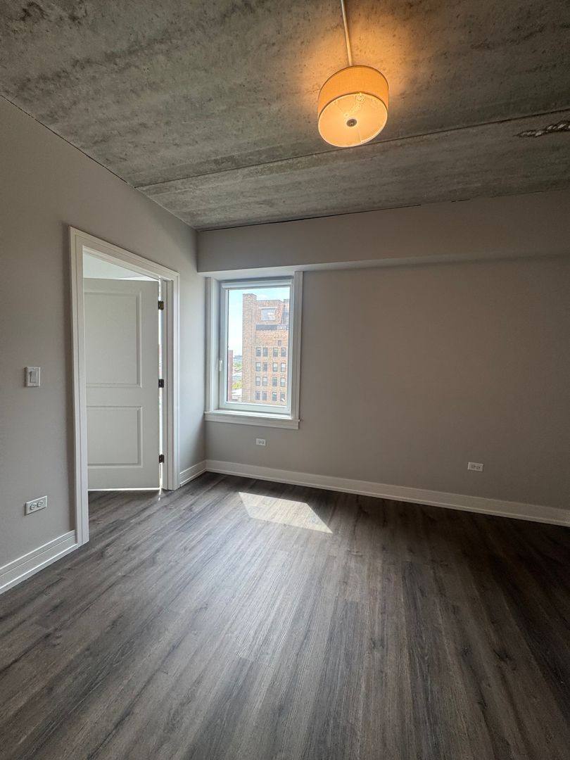 Apartment for rent at 952 W Carmen Ave, Chicago, IL 60640