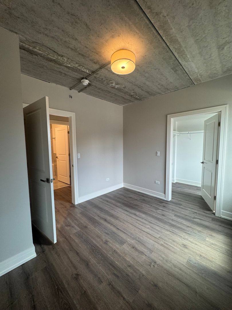 Apartment for rent at 952 W Carmen Ave, Chicago, IL 60640
