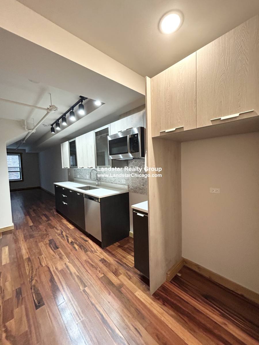 House for rent at 4611 S Ellis Ave, Chicago, IL 60653