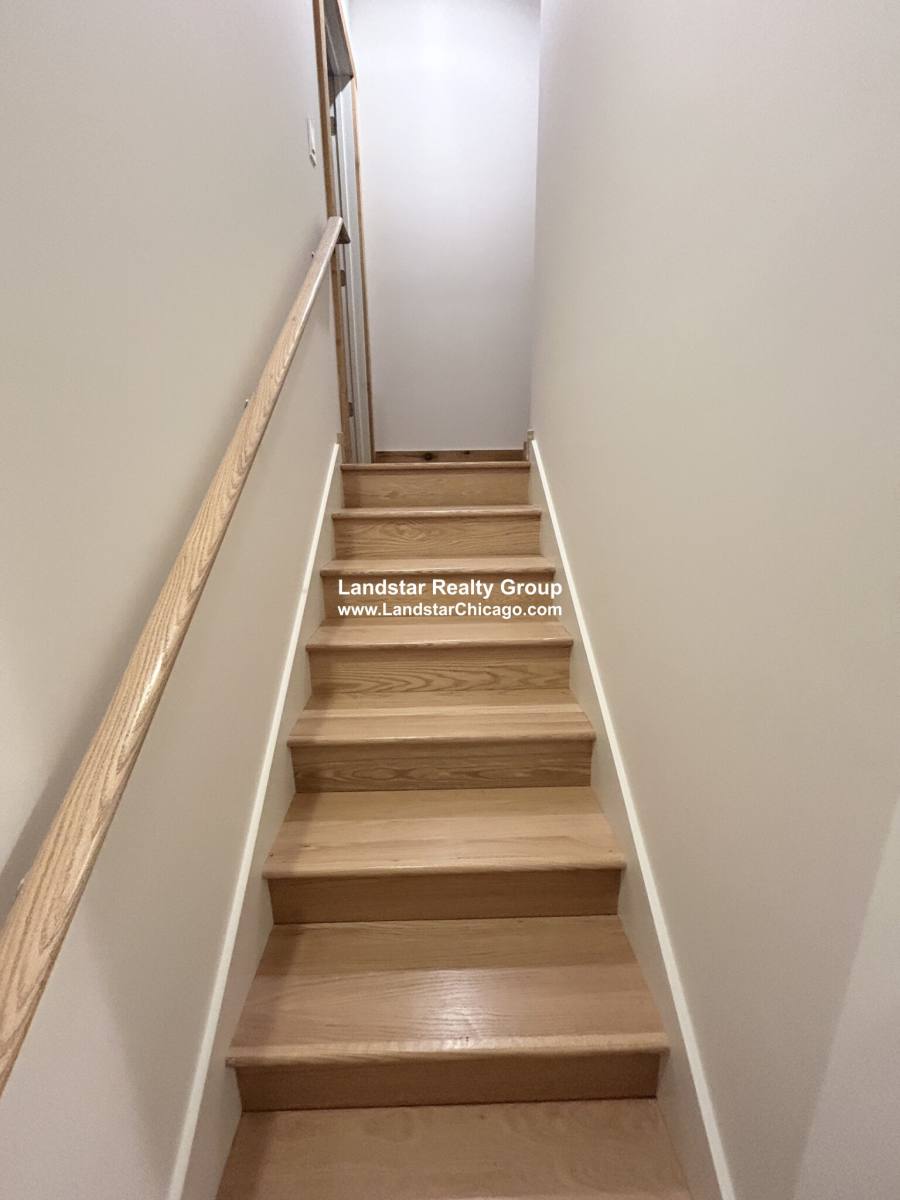 House for rent at 4611 S Ellis Ave, Chicago, IL 60653