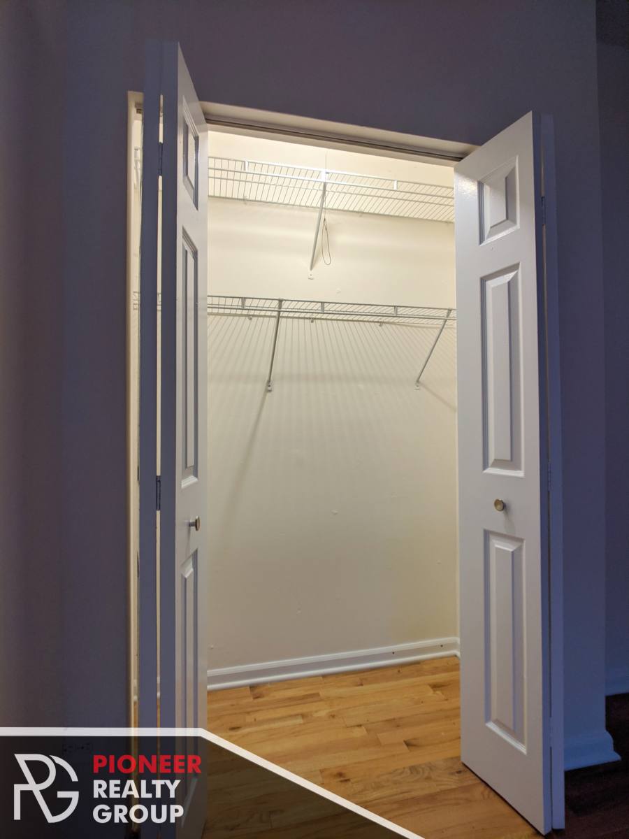 Apartment for rent at 4242 N Sheridan Rd, Chicago, IL 60613