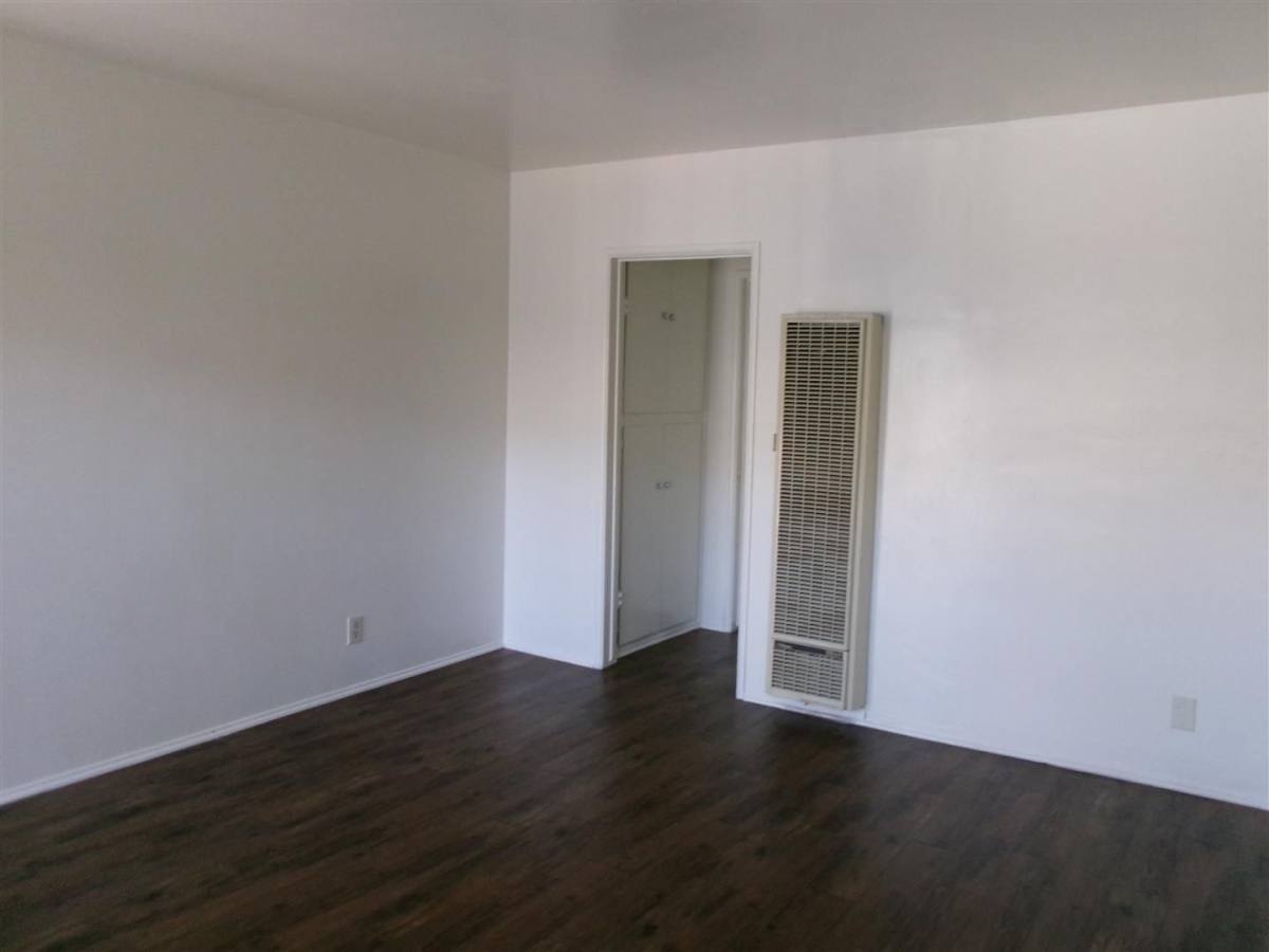 Apartment for rent at 5461 Orange Ave, Long Beach, CA 90805