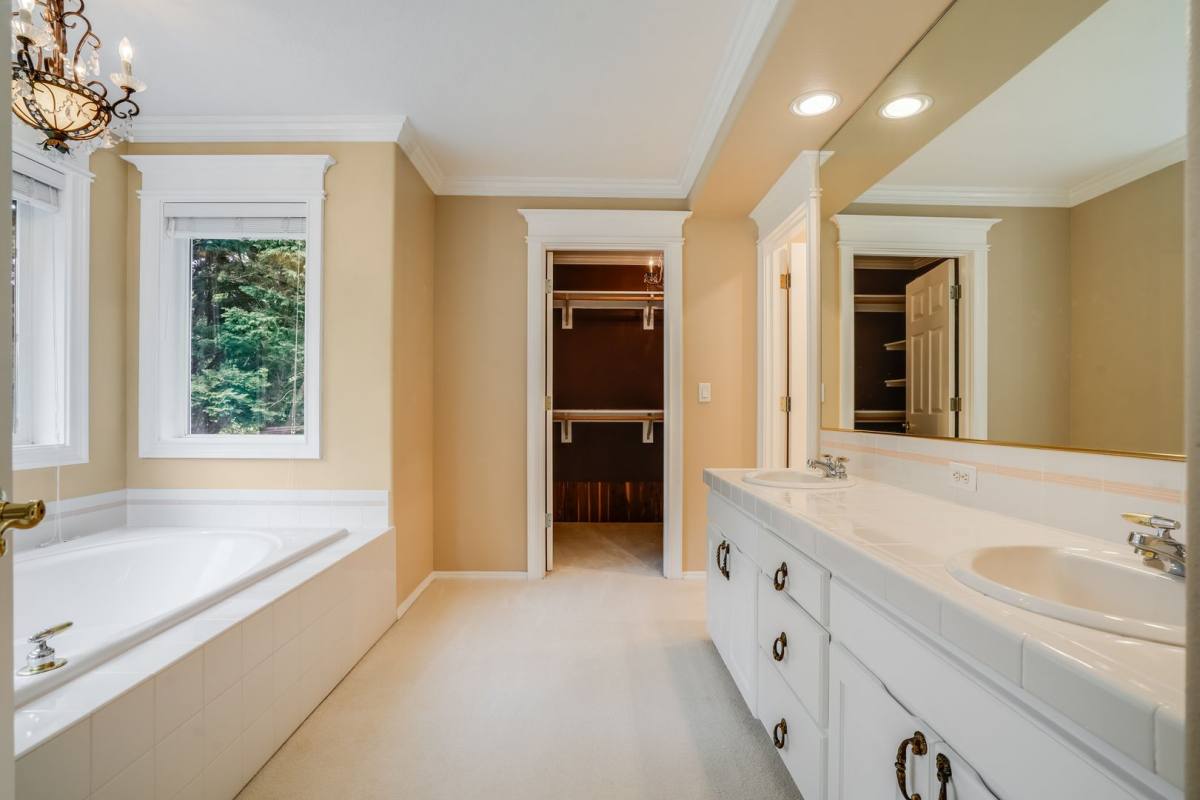 House for rent at 9990 NW Ash St, Portland, OR 97229
