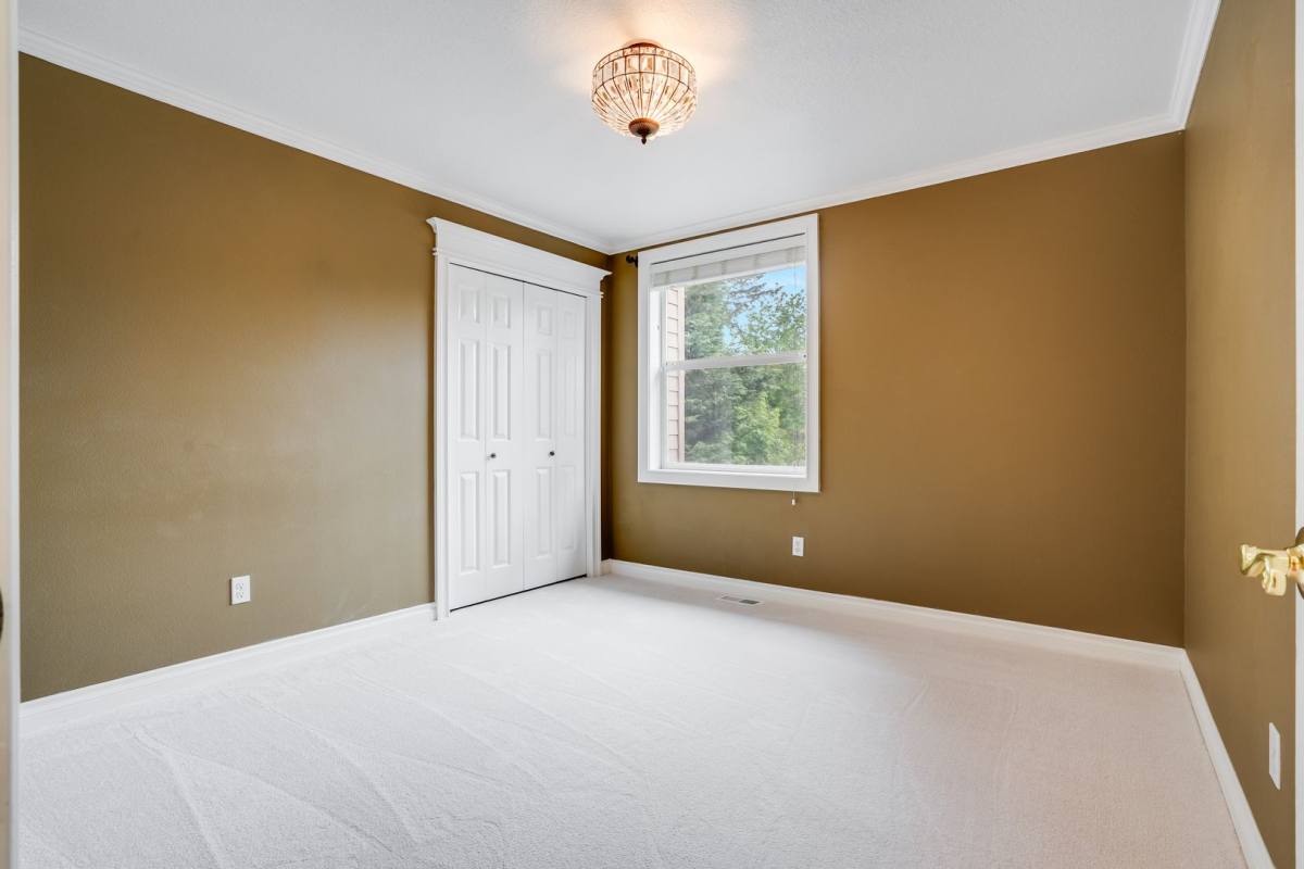 House for rent at 9990 NW Ash St, Portland, OR 97229