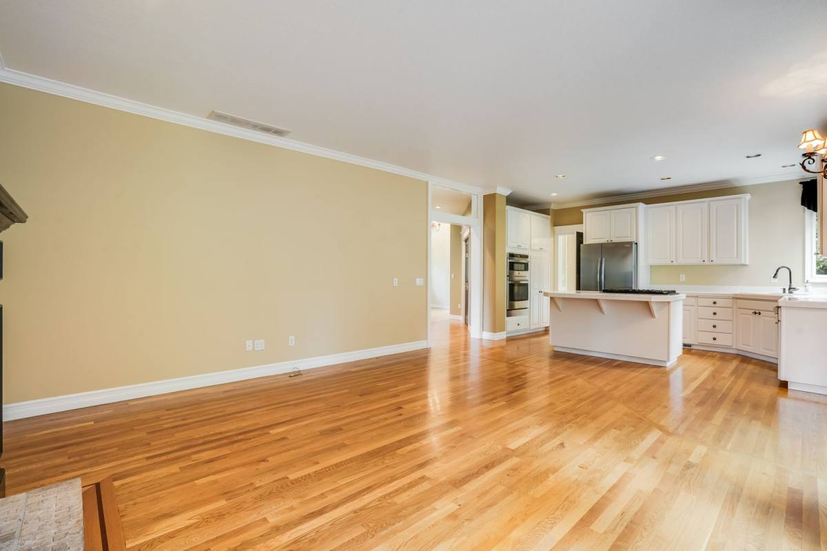 House for rent at 9990 NW Ash St, Portland, OR 97229