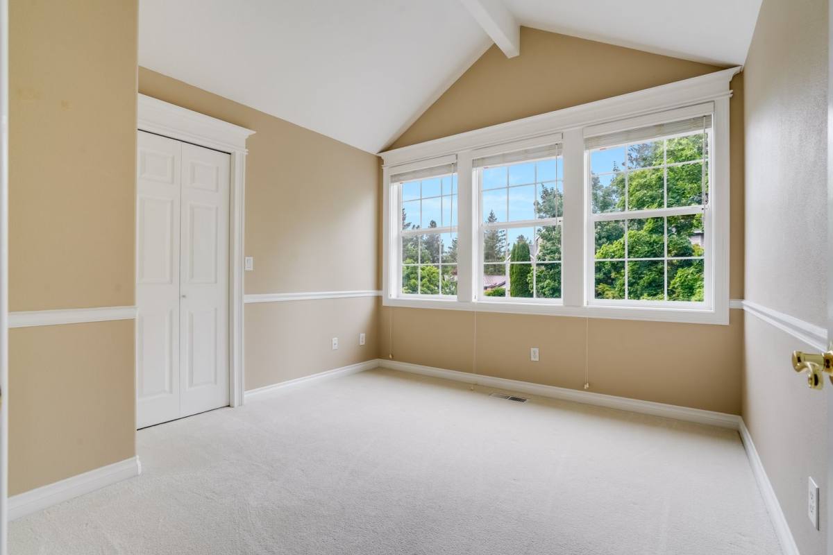 House for rent at 9990 NW Ash St, Portland, OR 97229