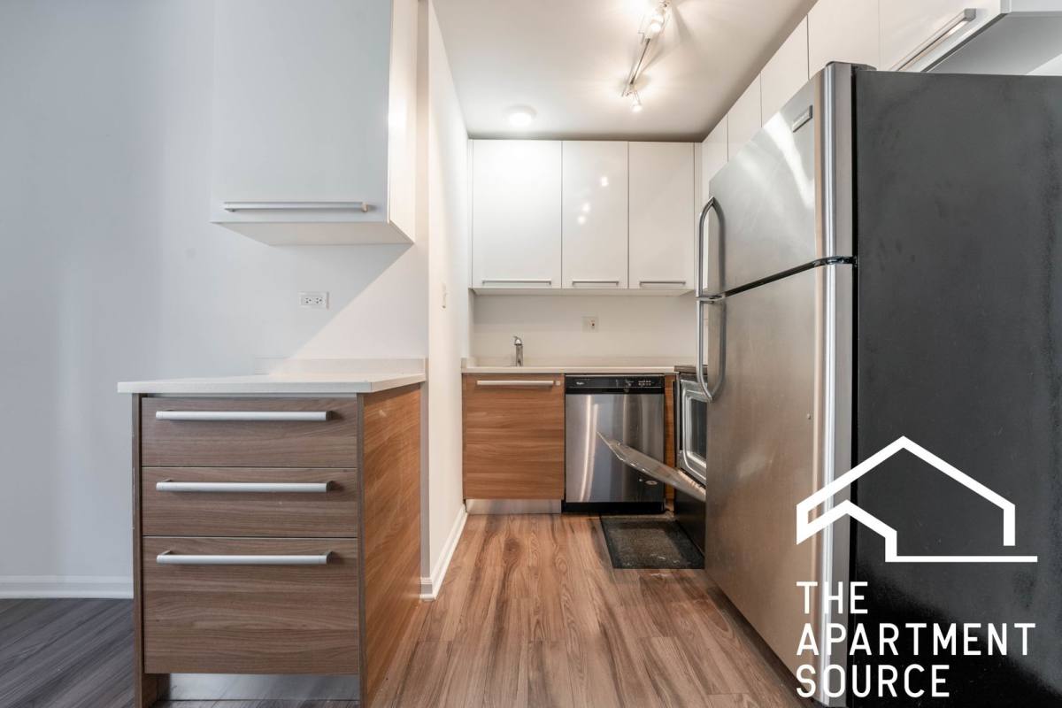 Apartment for rent at 925 W Carmen Ave, Chicago, IL 60640