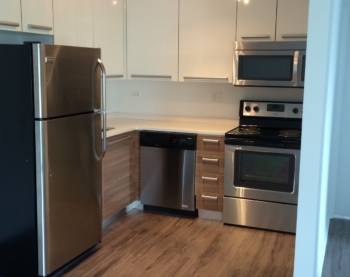 Apartment for rent at 925 W Carmen Ave, Chicago, IL 60640