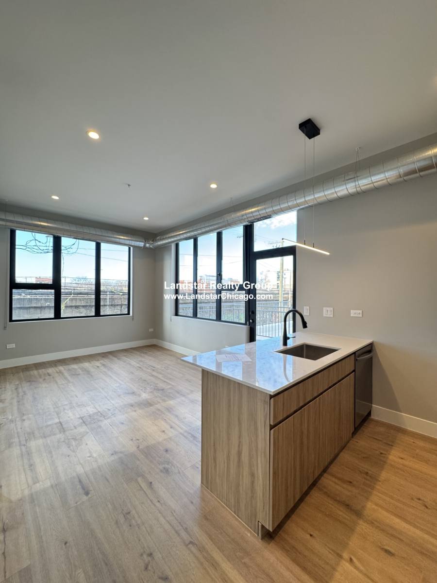 Apartment for rent at 6044 N Winthrop Ave, Chicago, IL 60660