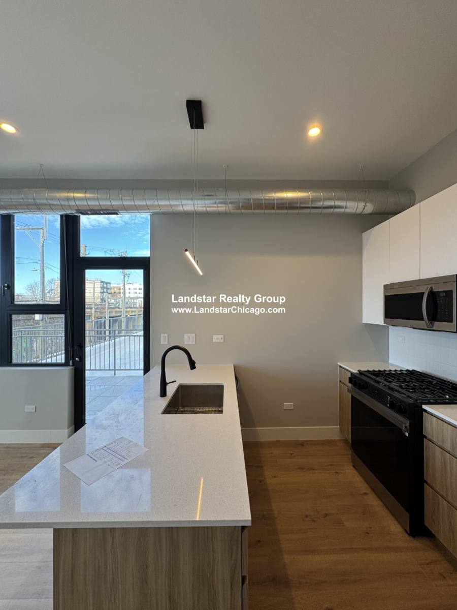 Apartment for rent at 6044 N Winthrop Ave, Chicago, IL 60660