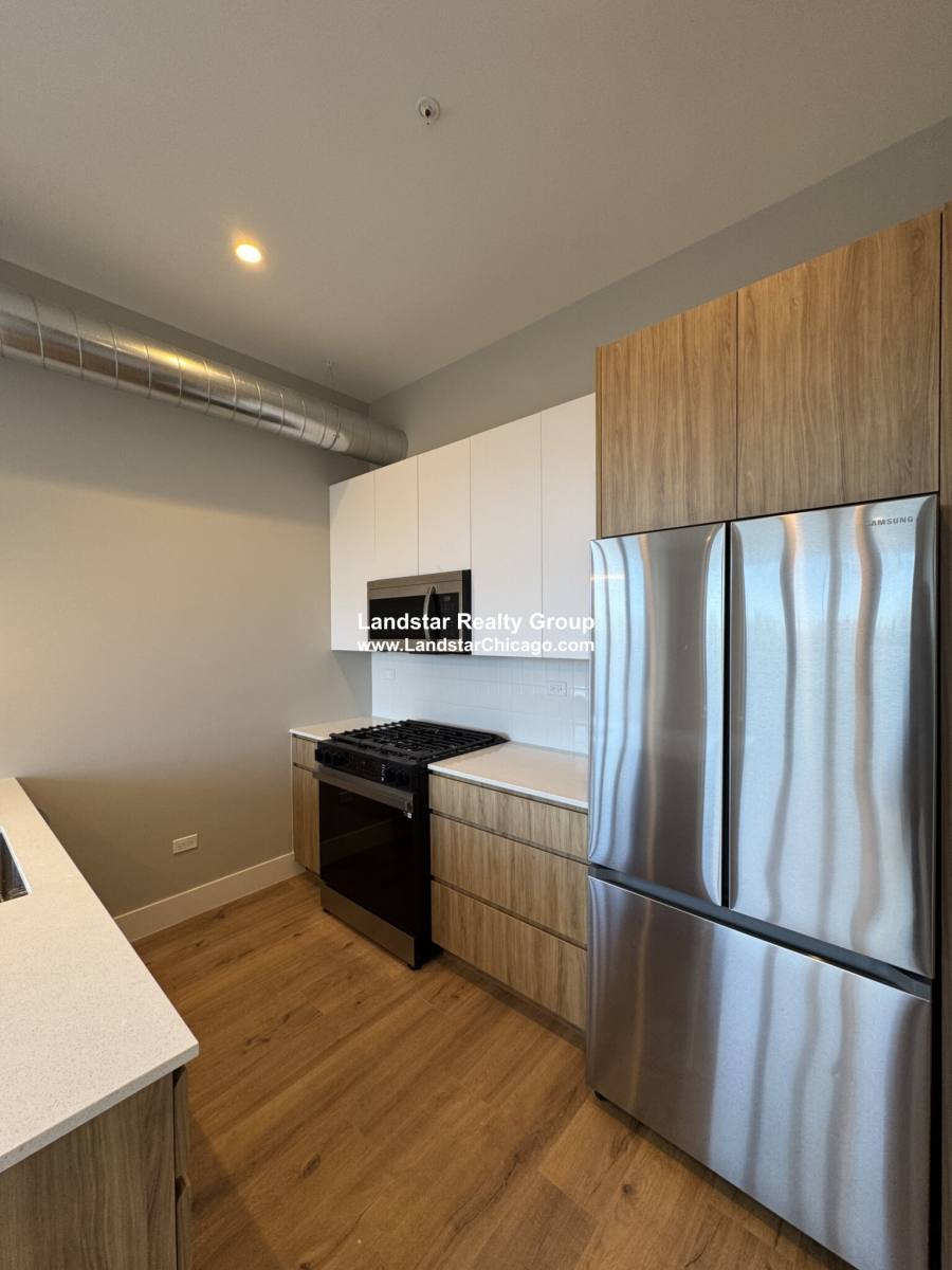 Apartment for rent at 6044 N Winthrop Ave, Chicago, IL 60660