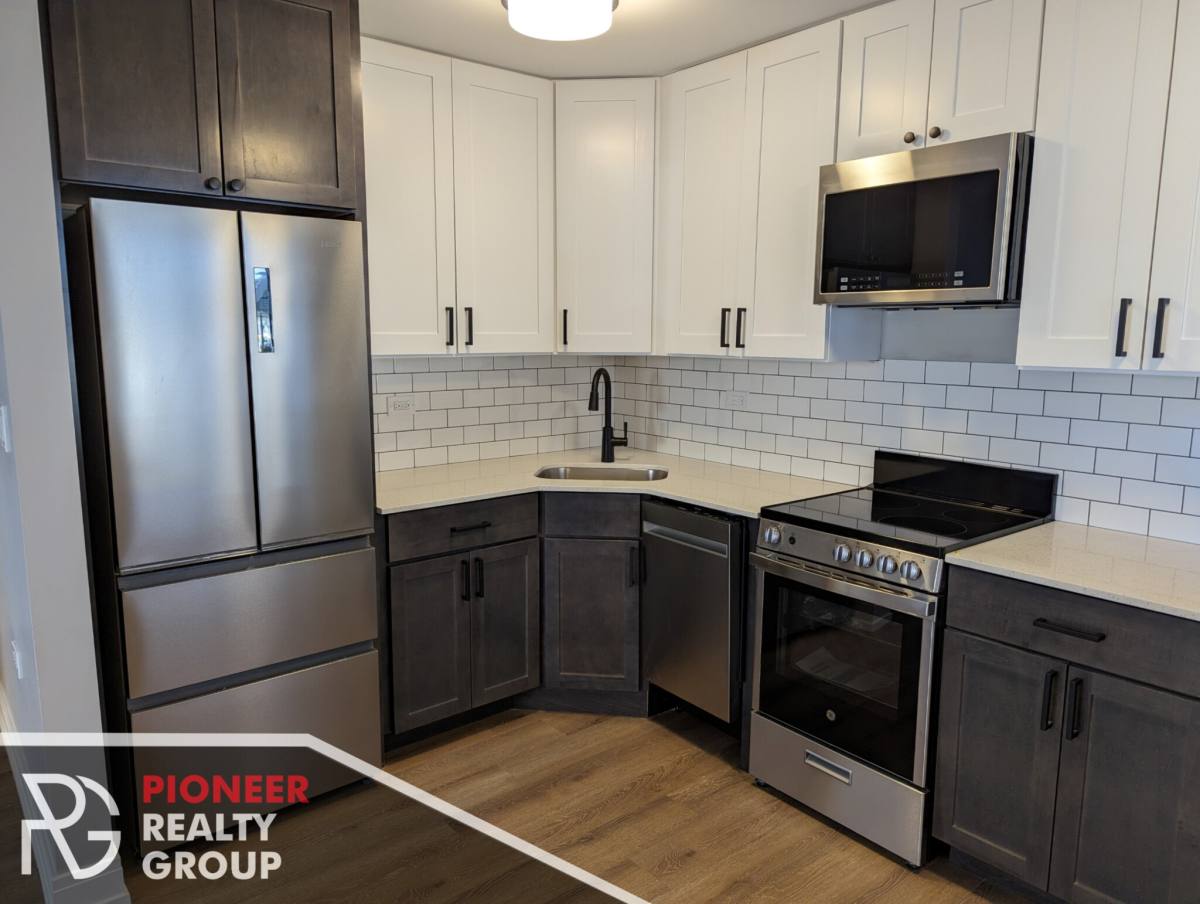 Apartment for rent at 6040 N Sheridan Rd, Chicago, IL 60660