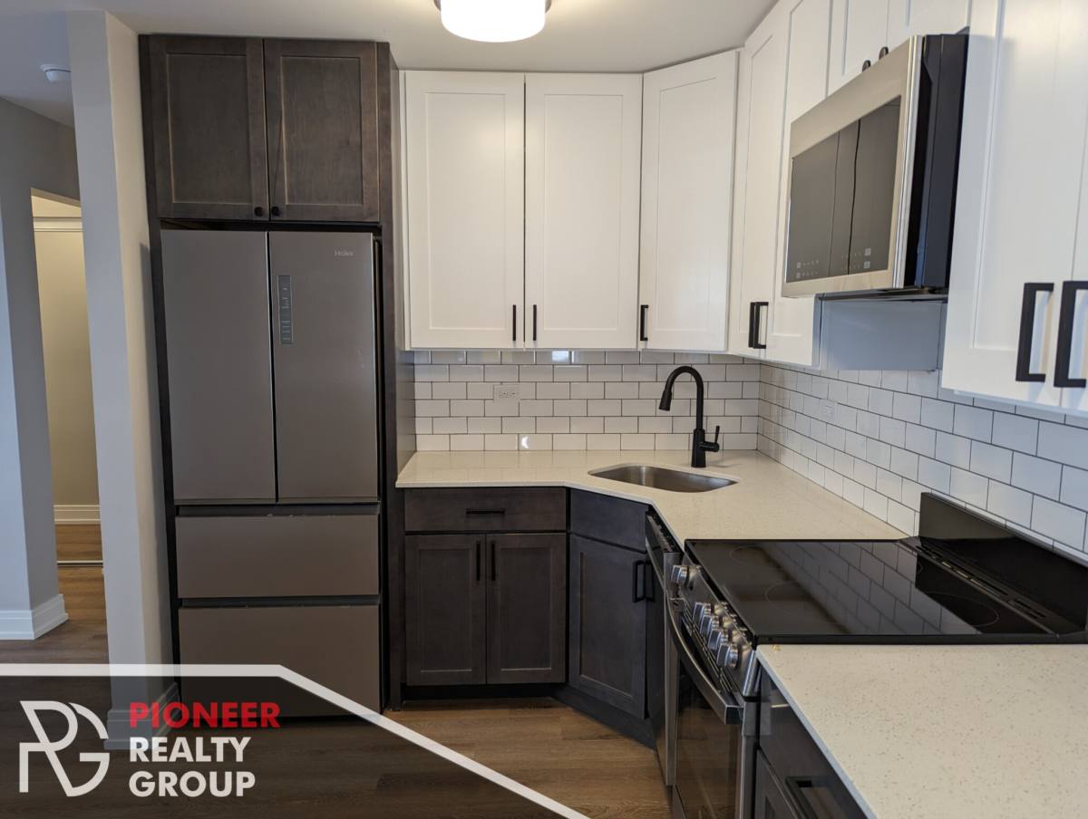 Apartment for rent at 6040 N Sheridan Rd, Chicago, IL 60660