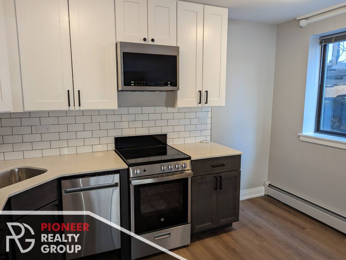 Apartment for rent at 6040 N Sheridan Rd, Chicago, IL 60660