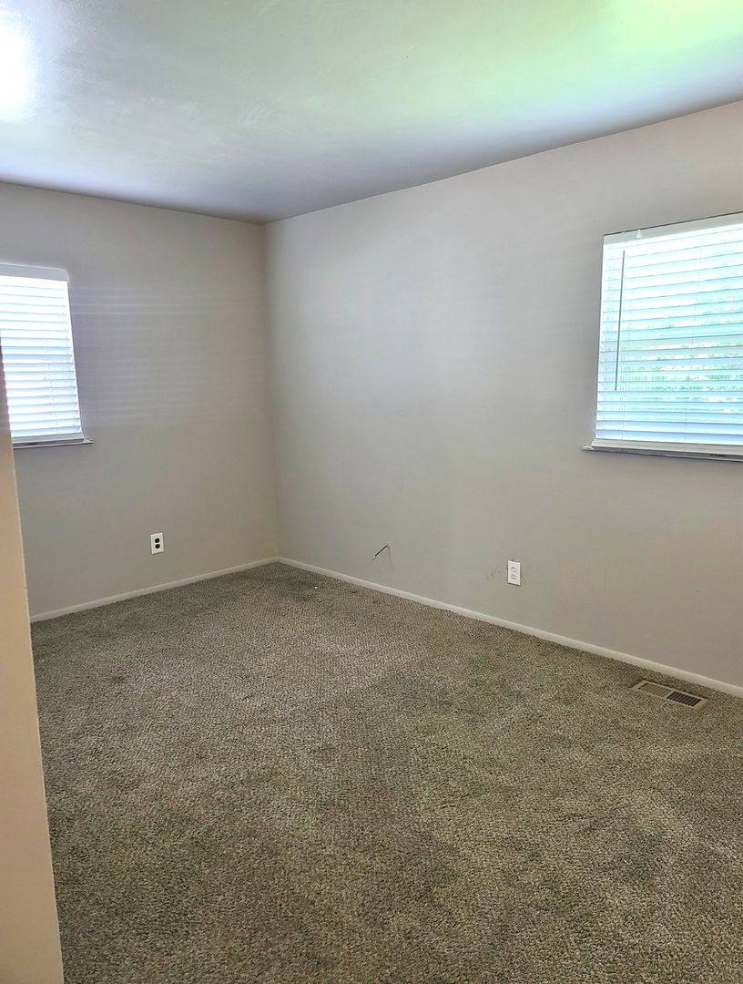 House for rent at 610 Dogwood Dr, Champaign, IL 61821
