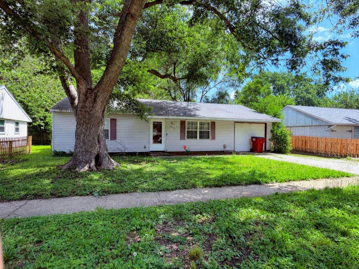House for rent at 610 Dogwood Dr, Champaign, IL 61821