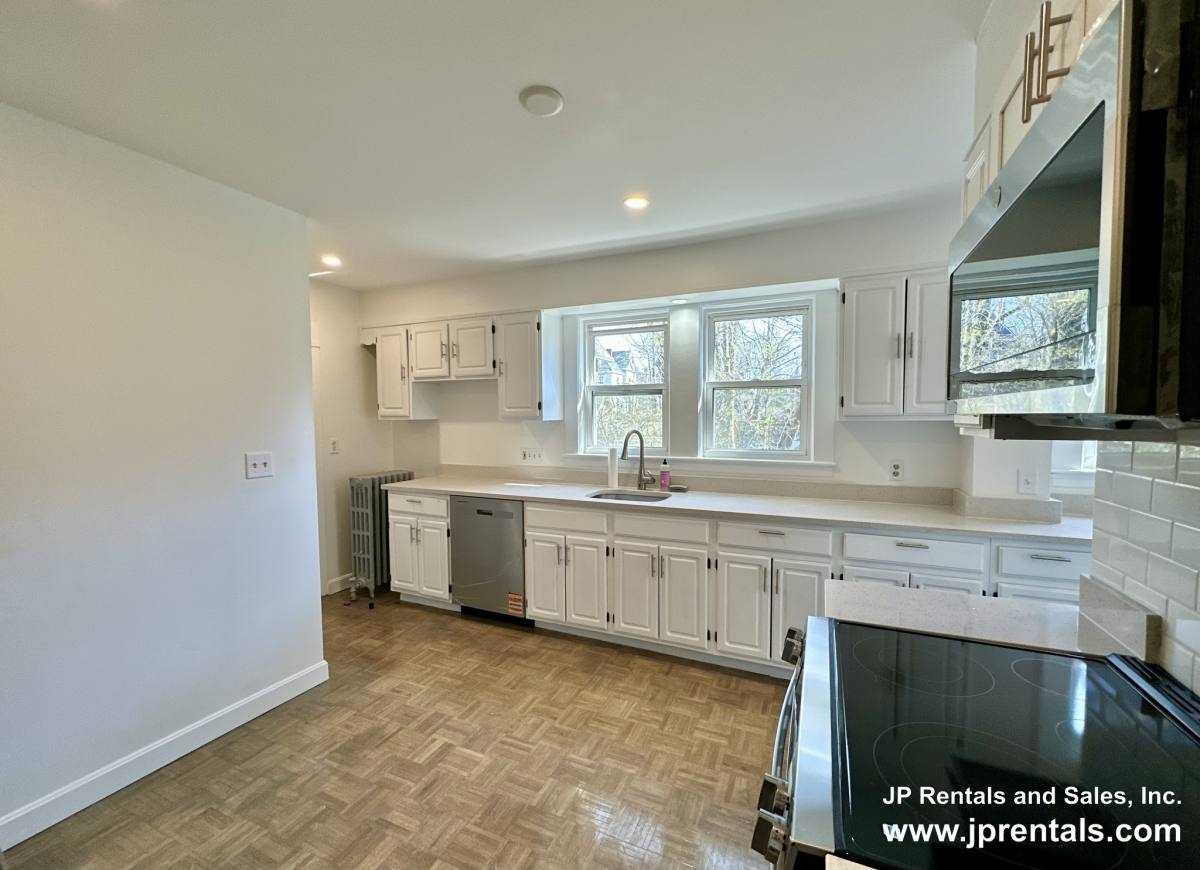 Apartment for rent at 14 Hooper St #1 Co, Dorchester Center, MA 02124