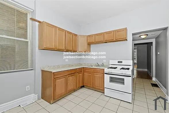 Apartment for rent at 6637 S Champlain, Chicago, IL 60637