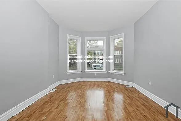 Apartment for rent at 6637 S Champlain, Chicago, IL 60637